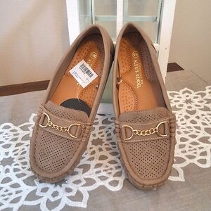 ALEXIS Bendel NWT, 6WIDE, Woman's Beige Gold Chain Shoes